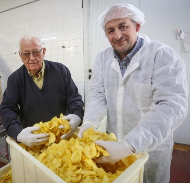La granadina Peñagallo tiene patatas para «un par» de semanas y una alternativa al aceite de girasol