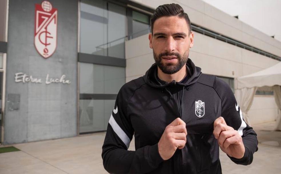 «Todos los futbolistas tenemos ego, pero soy sacrificado al 100%»