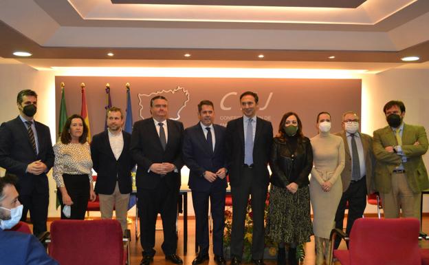 Los empresarios reivindican una mayor implicación de las administraciones