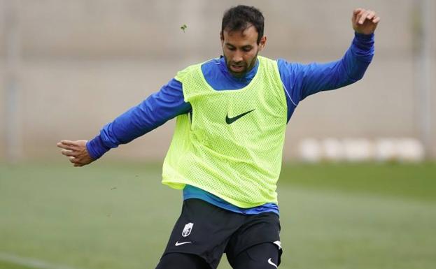 El Granada anuncia la renovación del capitán Víctor Díaz hasta 2023