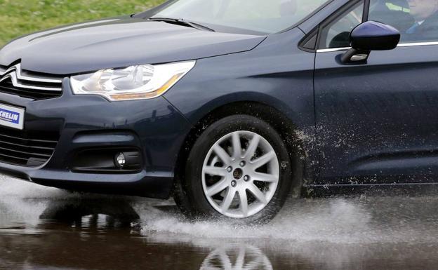 La multa de 800 euros que puede imponer la DGT por culpa de los neumáticos