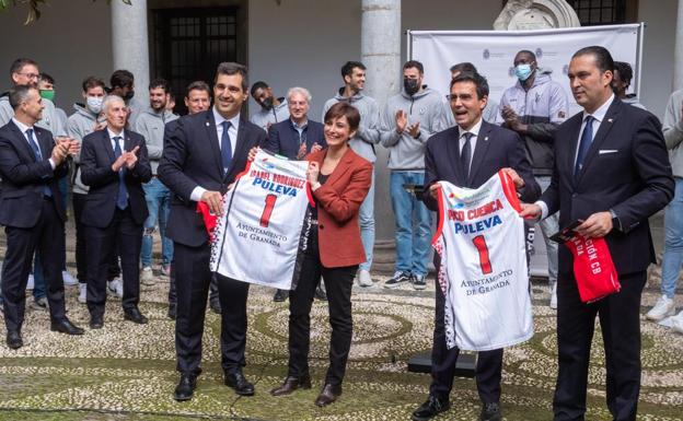 El Ayuntamiento de Granada recibe a la Fundación CB Granada