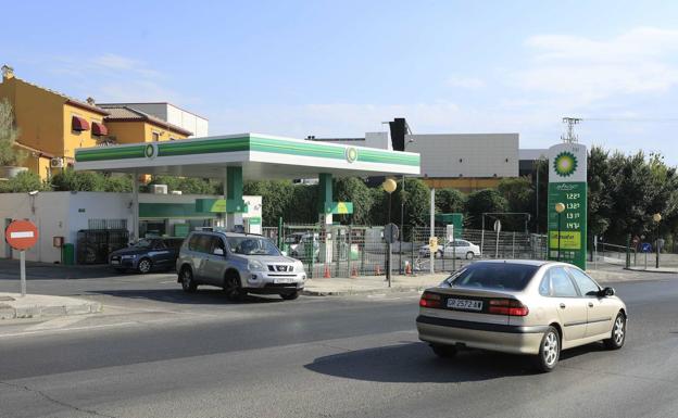 La multa de la DGT por conducir con el depósito en la reserva