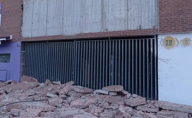 Cae parte del revestimiento de La Victoria sobre uno de los accesos al estadio