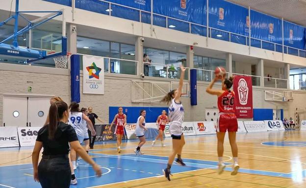 ISE CB Almería fulmina al Barakaldo al ritmo de los triples de María Cueto