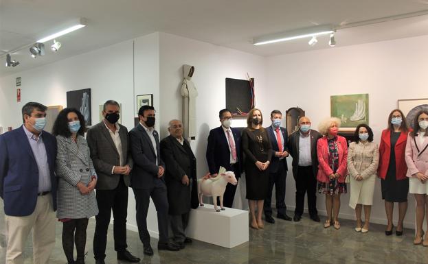60 pintores y escultores exponen la obra más variada en el Museo Zabaleta