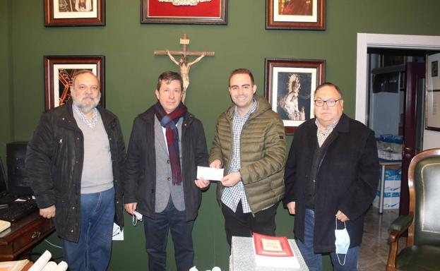 La Cofradía del Abuelo apoya con 3.000 euros la emergencia de Cáritas en Ucrania