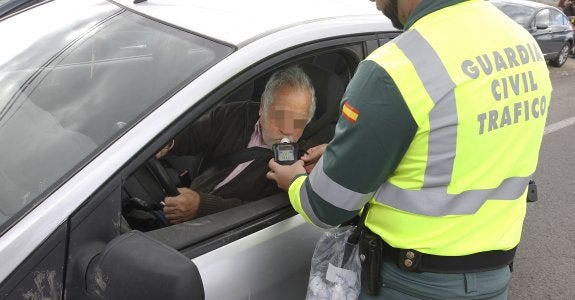 La sanción de 500 euros por no respetar la tasa 0 de la DGT