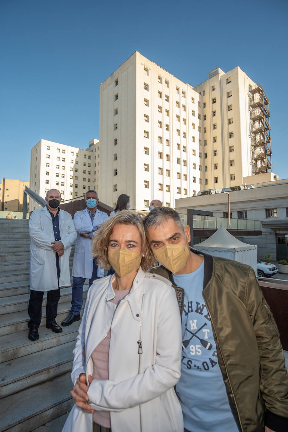 Intercambio de parejas y de riñones en el Hospital Virgen de las Nieves de  Granada | Ideal