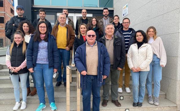 Desarrollan un método para obtener biocombustible para vehículos del hueso de aceituna