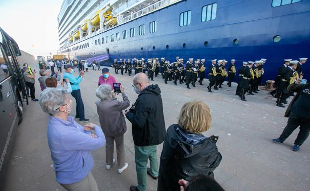 El Puerto de Motril inaugura la temporada de cruceros con el Spirit Of Discovery