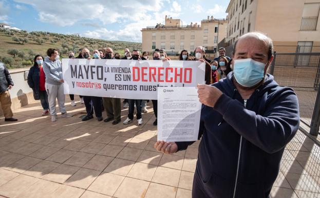 «Somos unos currantes y nos echan la calle»