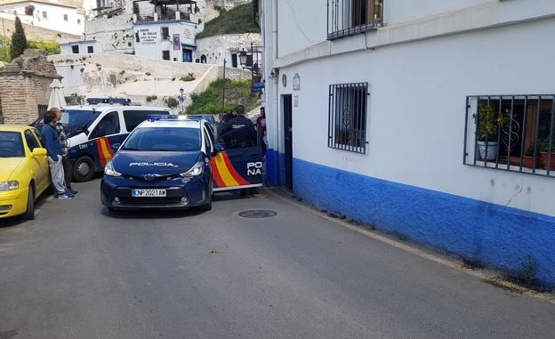 Una vecina del Sacromonte huye de su casa cueva al toparse con un presunto ladrón