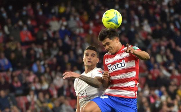 Arezo espera que Los Cármenes cante «uruguayo» con más minutos