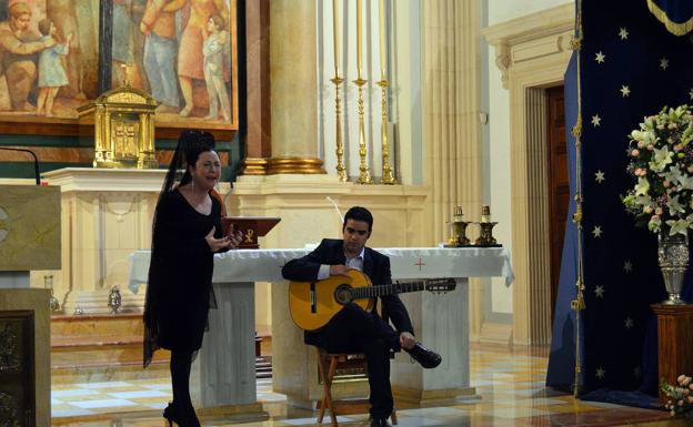 María y su voz, un rezo lleno de emoción en Semana Santa