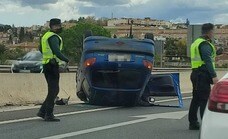 Una persona herida, trasladada al Clínico tras volcar su coche en la autovía a la altura de Ogíjares