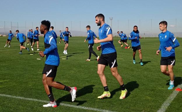 Soro y Suárez faltan en el entrenamiento del Granada