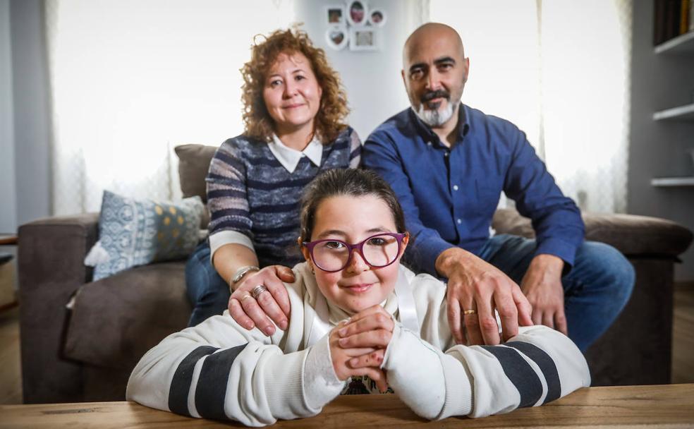 La 'niña mariposa' de Granada a la que el dolor no le impide volar