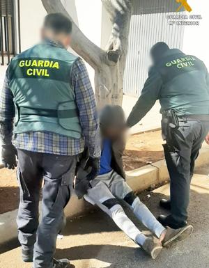 Detenido un ladrón con gran destreza para trepar y colarse en naves industriales de Campohermoso