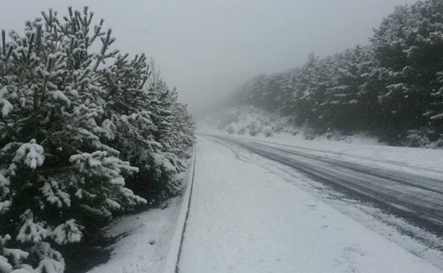 Cortadas dos carreteras en la provincia de Granada debido a las nevadas
