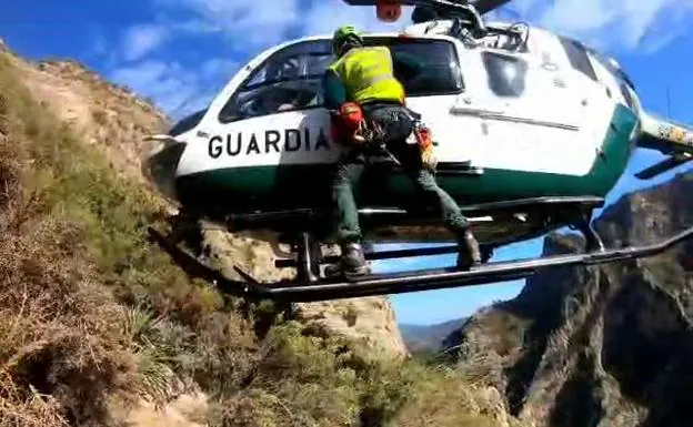 Rescatan a un parapentista accidentado en Granada