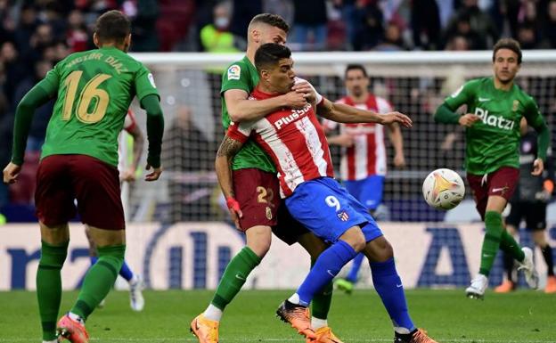 El nervioso Atlético se atasca ante el Granada en el debut de Karanka