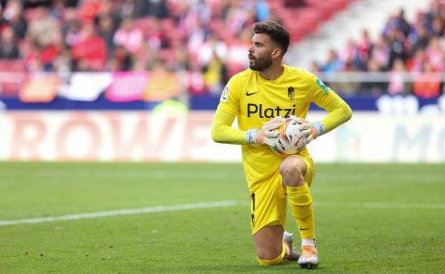 Maximiano vuelve a echar el cerrojo