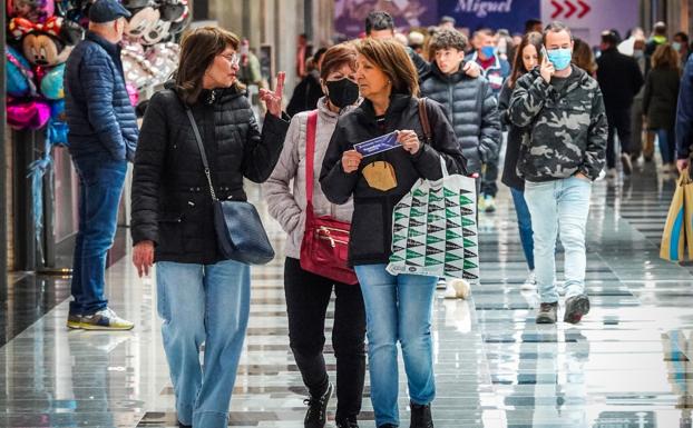 Caras descubiertas en el Nevada tras el fin de las mascarillas obligatorias