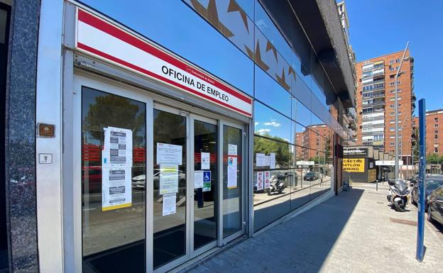 El SEPE avisa del grupo de trabajadores que empezará a cobrar una paga de 463 euros