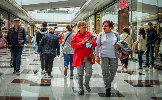 Mercadona, Carrefour o Zara deciden sobre las mascarillas: qué hacer en cada caso