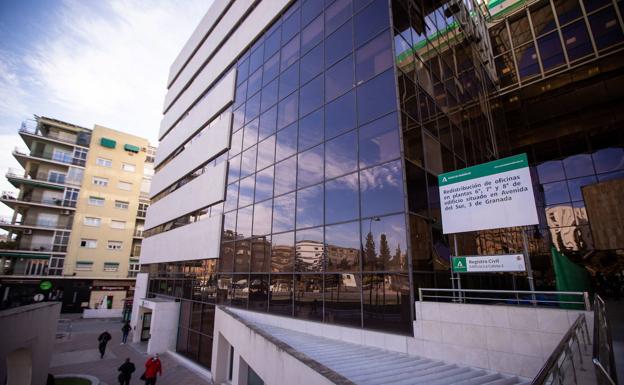 Un año de cárcel por colgar a una perra ciega de una máquina agrícola en Granada