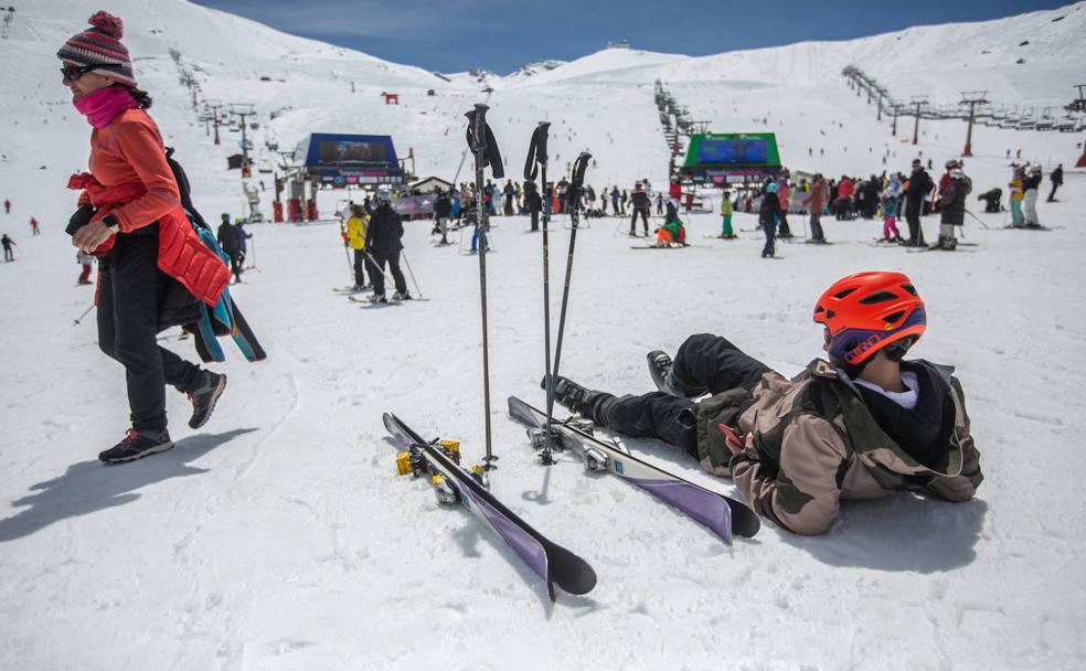 Sierra Nevada despide la temporada de esquí a lo grande