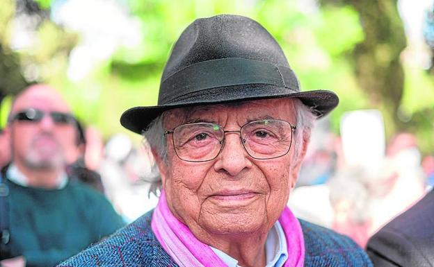 «El ser humano debe pasar junto al otro para llegar a sí mismo»