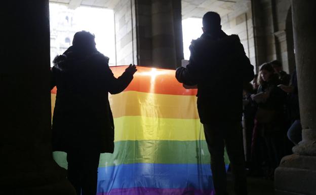 Agrede a dos chicos que se besaban en Almería tras lanzarle insultos homófobos