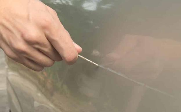 Multa de 360 euros por rayar el coche de la nueva pareja de su ex en la Costa de Granada