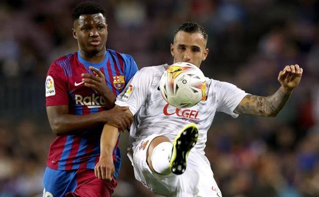 El Mallorca queda a un punto tras caer por la mínima en el Camp Nou