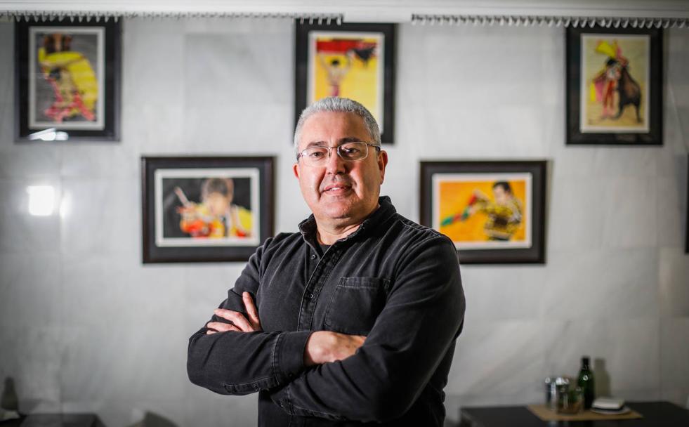 Fer Amo, vigilante de seguridad y pintor sin salir del museo de CajaGranada