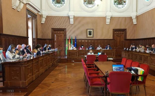 La Diputación aprueba el convenio para actuar en La Victoria y crear un carril bici en la capital