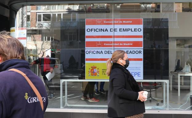 Semana Santa da una bocanada de esperanza a Jaén y abril cierra con una bajada en el paro