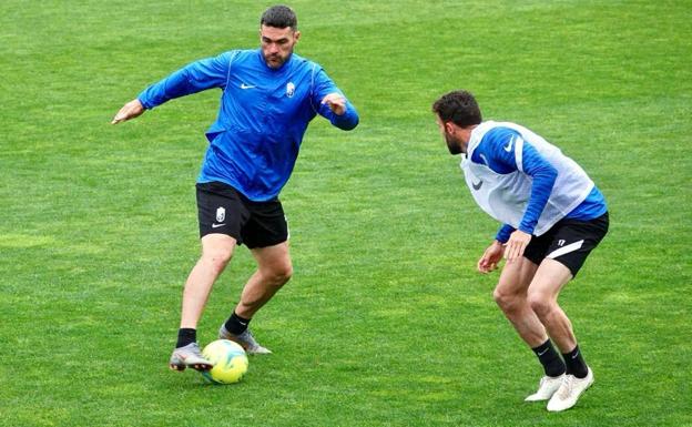 El Granada entrena con la única baja de Dani Raba