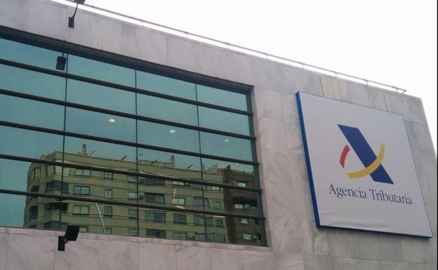 Hacienda lanza un aviso para quienes han solicitado ayuda en la declaración de la Renta