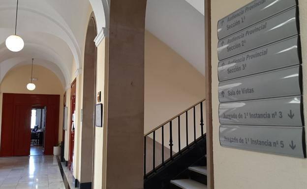 Condenado a diez años de cárcel por usar las redes sociales para pedir imágenes íntimas a menores