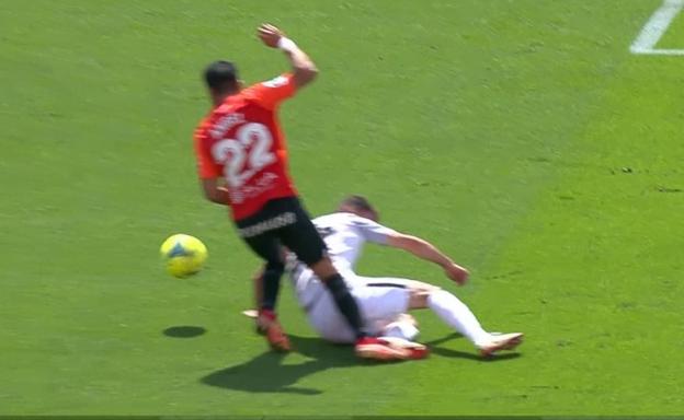 Brillante arbitraje de De Burgos Bengoextea y el VAR