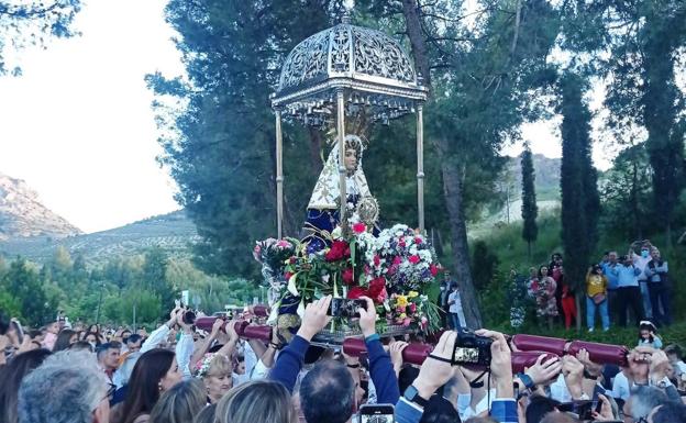 Quesada se echa a la calle para recibir a la Virgen de Tíscar