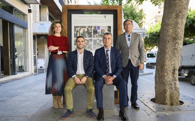 Almería rinde homenaje a la historia de Unicaja Costa de Almería