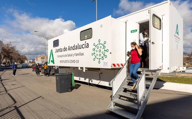 Los hospitales de Granada tienen el doble de ingresados por covid que en Semana Santa