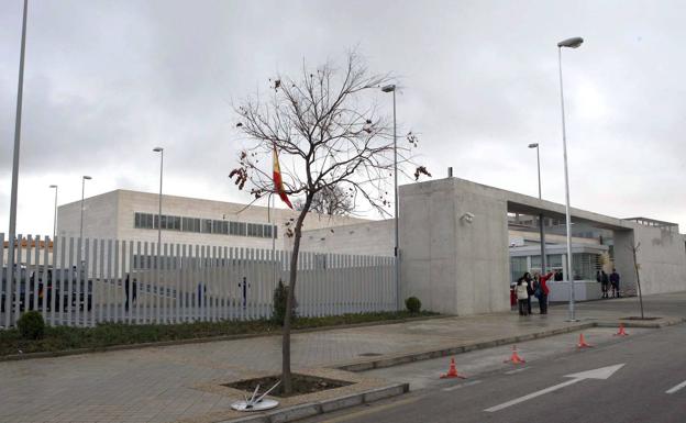 Un condenado por atentar contra la Policía Nacional en Granada: «No sois nada sin pistolas»