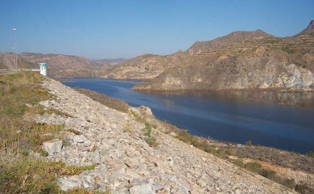 Los regantes exigen que el agua de las lluvias pueda embalsarse para regadío