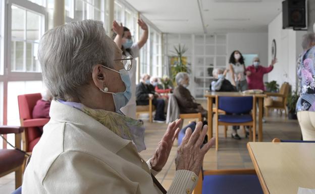 Comienzan a caer los contagios en las residencias de ancianos tras varias semanas al alza