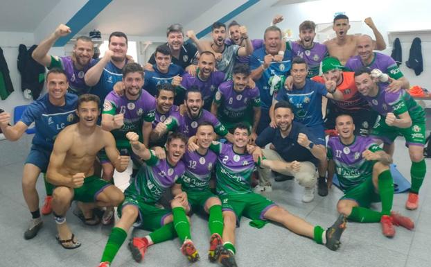 El Atlético Mancha Real gana en Melilla y certifica la permanencia